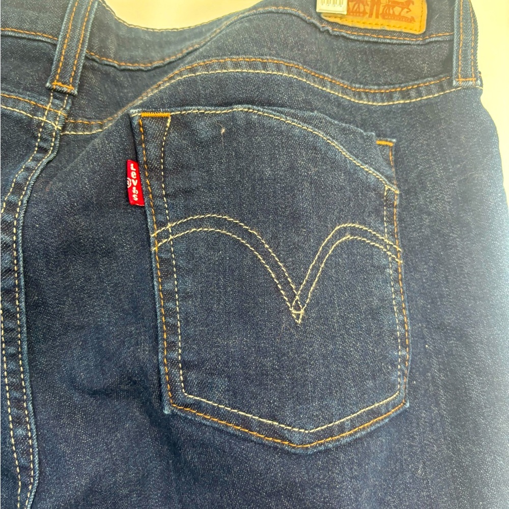 Levi crop jeans, new, never worn